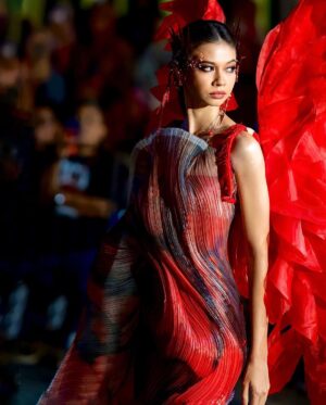 Yuki Kato Instagram - Just like a Phoenix, Yuki Kato took the crowds attention at Jember Fashion Carnaval 2023.