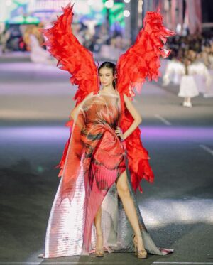 Yuki Kato Instagram - Just like a Phoenix, Yuki Kato took the crowds attention at Jember Fashion Carnaval 2023.
