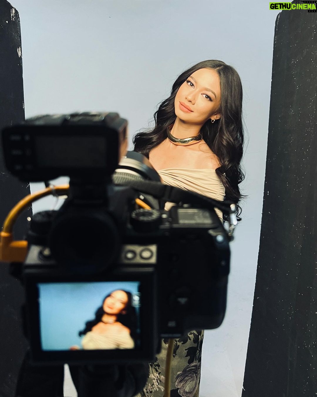 Yuki Kato Instagram - A behind the scene of Yuki Kato on set of @luxcrime_id new product! Stay tune ✨