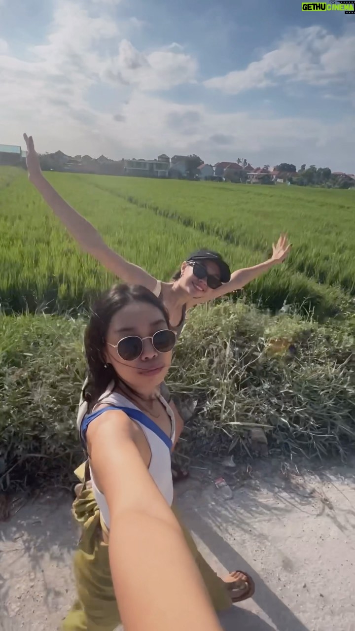 Yuki Kato Instagram - A little throwback with my travel buddy! The perfect combination of Sun, Sea, and Sister Shenanigans in Bali! 🌴🌞🌊
