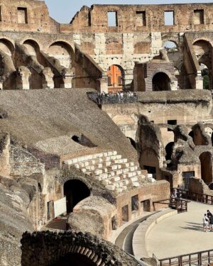Yuki Kato Instagram - Salah satu bucket list selama ini, akhirnya terpenuhi jugaaaaa!!!! 

Dulu cuma bisa liat dibuku, video, film documenter dan foto ngebayangin colosseum itu sebesar apa, feelsnya gimana hehehe

Seneng bgt aaaaa! Keliling colosseum pakai audio guide juga udh cukup bgt buat aku.. sekian #diaryukikato 🩷
