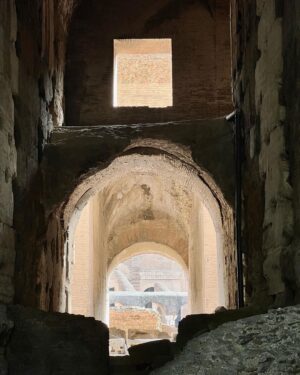 Yuki Kato Instagram - Salah satu bucket list selama ini, akhirnya terpenuhi jugaaaaa!!!! 

Dulu cuma bisa liat dibuku, video, film documenter dan foto ngebayangin colosseum itu sebesar apa, feelsnya gimana hehehe

Seneng bgt aaaaa! Keliling colosseum pakai audio guide juga udh cukup bgt buat aku.. sekian #diaryukikato 🩷