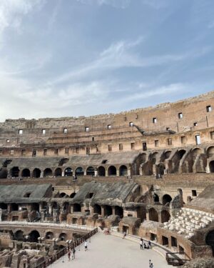 Yuki Kato Instagram - Salah satu bucket list selama ini, akhirnya terpenuhi jugaaaaa!!!! 

Dulu cuma bisa liat dibuku, video, film documenter dan foto ngebayangin colosseum itu sebesar apa, feelsnya gimana hehehe

Seneng bgt aaaaa! Keliling colosseum pakai audio guide juga udh cukup bgt buat aku.. sekian #diaryukikato 🩷