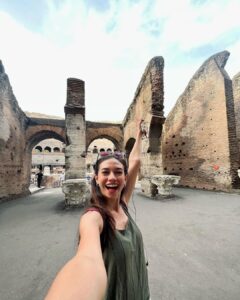 Yuki Kato Instagram - Salah satu bucket list selama ini, akhirnya terpenuhi jugaaaaa!!!! Dulu cuma bisa liat dibuku, video, film documenter dan foto ngebayangin colosseum itu sebesar apa, feelsnya gimana hehehe Seneng bgt aaaaa! Keliling colosseum pakai audio guide juga udh cukup bgt buat aku.. sekian #diaryukikato 🩷 Colosseum,Rome,Italy