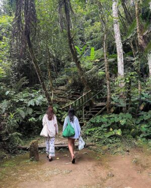 Yuki Kato Instagram - Nature’s blessings ✨

One of the perks living in Indonesia, mau istirahatkan pikiran tinggal ke alam. Mau hutan, pantai, air terjun, laut, gunung, keindahan bawah laut, bukit, you name it semua kita punya. 

Sudah diberi kemudahan ini masa kita masih aja engga ada itikad buat merawat, menyayangi dan menjaga alam kita? 

Perbuatan yg paaaling simple dan gampang adalah buang sampah pada tempatnya. Ga ada tempat sampah disekitar km? Engga ada masalah, simpan aja dulu di kantong atau di tas. Sampai kamu menemukan tempat sampah. Please bikin ini jadi habit baru kalian ya sobat, i know we can do it! Love you sobaaaaat❤️

#diaryukikato