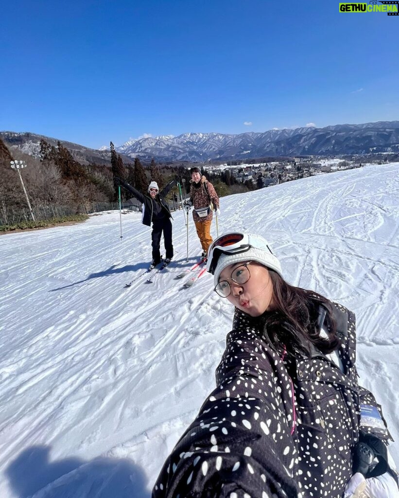 Yuki Kato Instagram - Throwback dulu boleh? kangen juga nih jatuh guling2an di salju, kepentok2 papan 🎿❄️🧡 #diaryukikato Hakuba, Nagano