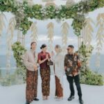 Yuki Kato Instagram - "The best thing to hold onto in life is each other."—Audrey Hepburn Have a wonderful marriage ahead and big congratulations kak @itsmebcl and kak @tikotiki 💖 #diaryukikato Amankila
