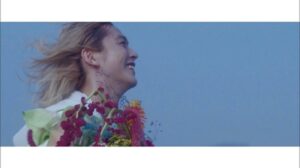 Yuki Kura Instagram - 羊文学　@hitsujibungaku 
メジャーデビューシングルMV「砂漠のきみへ」に出演させて頂きました。

Cast: Yuki Kura @kura__yuki 
Director: Yuuka Eda @edmm32 
Producer: Mayuko Amanashi
@mayukoamanashi 
Director Of Photography: Yasutomo Kevin Yoshida
@yasutomokevinyoshida 
Gaffer: Yosuke Kurai
Set Designer: Naoka Fukushima
Artist Hair Make & Stylist: kika @kikamkn 
Hair & Make-Up: Rumi Terasawa @teraru 
Stylist: Haruki Okamura
@harukiokamura 
Assistant Director : Yuya Watanabe @you__ya 
1st AC: Naoto Yokoo
2nd AC / Dolly grip: Ken Nakano
Electric Best Boy: Ibuki Katagiri
Makeup Assistant : Ayumi Sugimoto
Stylist Assistant: Mayu Kusano
Set Design Assistant: Yuko Tamada/Kenichi Momose
Driver: Toshihiko Naganuma
Production Manager: YOUN YURI/Fati Asanuma
Assistant Producer: Rinako Kitahatake
Editor: Yuuka Eda
Color Grading: Yasutomo Kevin Yoshida
Logo Design: Konatsu Yamaguchi
Still Photographer: Rinako Kitahatake
Flower Coordinator: mood_tokyo @mood_tokyo 
Art Cooperation: Aquarium shop EARTH
Costume Corporation: BELPER/TAN/kenichi./HATRA/ISSEY MIYAKE/HOMME PLISSE ISSEY MIYAKE/siki/20/80