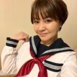 Yuko Nakazawa Instagram - ⭐︎⭐︎ 福岡で大人気の番組 「福岡くん。」では、衣装に制服を着ます。 衣装じゃなきゃ絶対着れない制服。 そりゃあそうだ🤣 この番組に出れる事が ありがたいのです✨ #fbs #福岡くん #衣装 #セーラー服