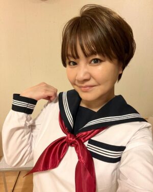 Yuko Nakazawa Instagram - ⭐︎⭐︎

福岡で大人気の番組
「福岡くん。」では、衣装に制服を着ます。

衣装じゃなきゃ絶対着れない制服。
そりゃあそうだ🤣

この番組に出れる事が
ありがたいのです✨

#fbs
#福岡くん

#衣装 #セーラー服