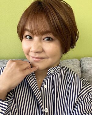 Yuko Nakazawa Instagram - ⭐︎⭐︎
　
今日のももち浜ストアの衣装。

大大大好き
マイブームのストライプシャツが
着れて嬉しい顔。

#sacra
#衣装

#欲しい