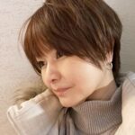 Yuko Nakazawa Instagram - ⭐︎⭐︎ 今日のお仕事に合わせて 思い切って ショートにした。 いかがでしょうか。 #ミントメゾン #いつもありがとうございます #ショートヘア #朝の寝癖ヤバい 🤣