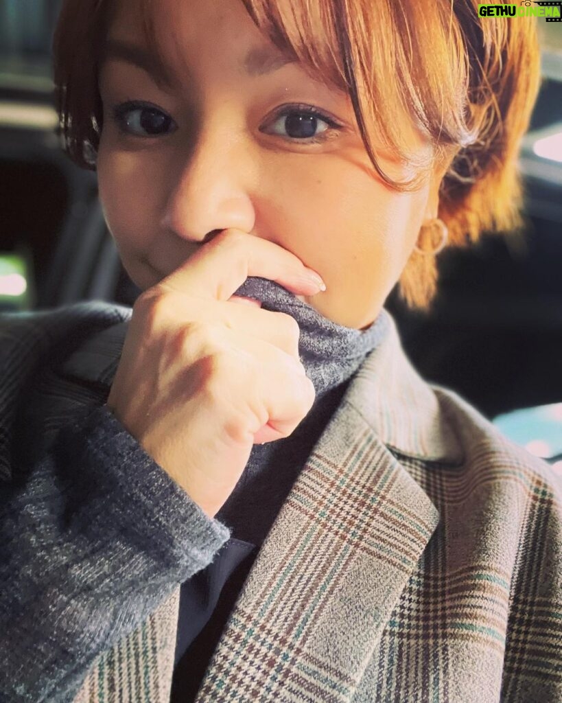 Yuko Nakazawa Instagram - ・・ チェック柄のジレ。 可愛い。 コーディネートに何か足りない時 羽織るだけで印象が変わる。 今日は寒いなぁ。 チェック柄 やっぱり好きなのかもしれない。 #好きなお洋服 #ジレ #ベスト #ジャケット