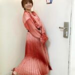 Yuko Nakazawa Instagram - ⭐︎⭐︎ 「ネプリーグ」でのお衣装とアクセサリーです。 綺麗な色の変形ワンピース。 #ailefanm さん ゴールドピアス。 @mu_accessory さん ありがとうございました♡