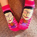 Yuko Nakazawa Instagram - ⭐︎⭐︎ 今日の息子の靴下 すち子さん。 にこにこしながら 見せに来た🤣 かなりインパクトある。 我が家は よしもと新喜劇さんがだいすきで。 毎日必ず必ず！ 観て、 子ども達は一日一回は 新喜劇さんの話をしてます🤣 #よしもと新喜劇 #すち子さん #靴下 #大阪土産
