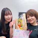 Yuko Nakazawa Instagram - ⭐︎⭐︎ 中澤裕子 嗚呼、人生50年・芸能生活25周年記念リサイタル～カラスの古女房～　 昨日８月１２日、 無事に開催され終演致しました。 お来場くださいました みなさんありがとうございました！ 大きな声援、笑顔、涙、 全ての事に感動。 本当に本当にありがとうございました！ 夜公演に、 モーニング娘。'23のリーダー 譜久村聖ちゃんがサプライズゲストに！ 今まで頑張ってきて良かった。 ちゃんと、ちゃんと、 見てくれていた後輩がいてくれた。と、思えた事を話してくれました。 嬉しかった。本当に。 ありがとう！ モーニング娘。のメンバーとして 長きに渡り活動し、 リーダーになって、 更にメンバーを支え、引っ張っていってくれているふくちゃん。 可愛らしい優しい笑顔と、 パワフルな歌唱、パフォーマンスを 魅せてくれるふくちゃん。 大変な時もあっただろうし、 上手に笑えない時もあったと思います。 でも、 昨日のふくちゃんも いつものようにキラキラ輝いて可愛かった！ これからもずっと輝いていてください✨ 先輩思いの優しいかっこいい ９代目リーダー、 譜久村聖ちゃん。 突っ走ってね！ 最高の日を迎えてね！ 大好きだよ！ #モーニング娘23 （ @morningmusume_official ） #リーダー #譜久村聖 ちゃん （ @mizuki_fukumura.official ）