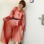 Yuko Nakazawa Instagram - ⭐︎⭐︎ 「ネプリーグ」でのお衣装とアクセサリーです。 綺麗な色の変形ワンピース。 #ailefanm さん ゴールドピアス。 @mu_accessory さん ありがとうございました♡