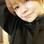 Yuko Nakazawa Instagram - ⭐︎⭐︎ 今日もトレーニングがんばった。 最近は筋トレをお休みして、 あまり使ってこなかった 筋肉を目覚めさせてる感じです。 めちゃくちゃキツいけど、 ヘトヘト、脚はガクガクになるけど、 出来ない💦と、言いたくない🤣 自分との闘い。 敵は誰かではなく、 ダメだ、、と思う自分の心😡 私の座右の銘は 「弱肉強食」です☺️ そんな事を思いながら トレーニング直後の疲れた、、の私。 #インナーマッスルを鍛える #アウターマッスル強化も再開したい