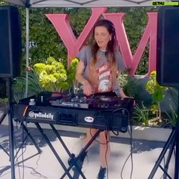 Yulia Kirillova Instagram - @ymijeans đ¤đđĒŠ Los Angeles, California