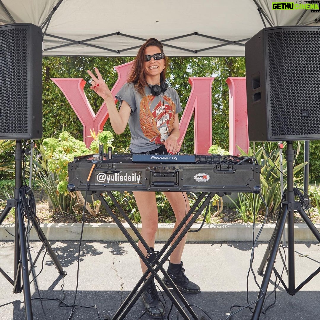 Yulia Kirillova Instagram - @ymijeans đ¤đđĒŠ Los Angeles, California