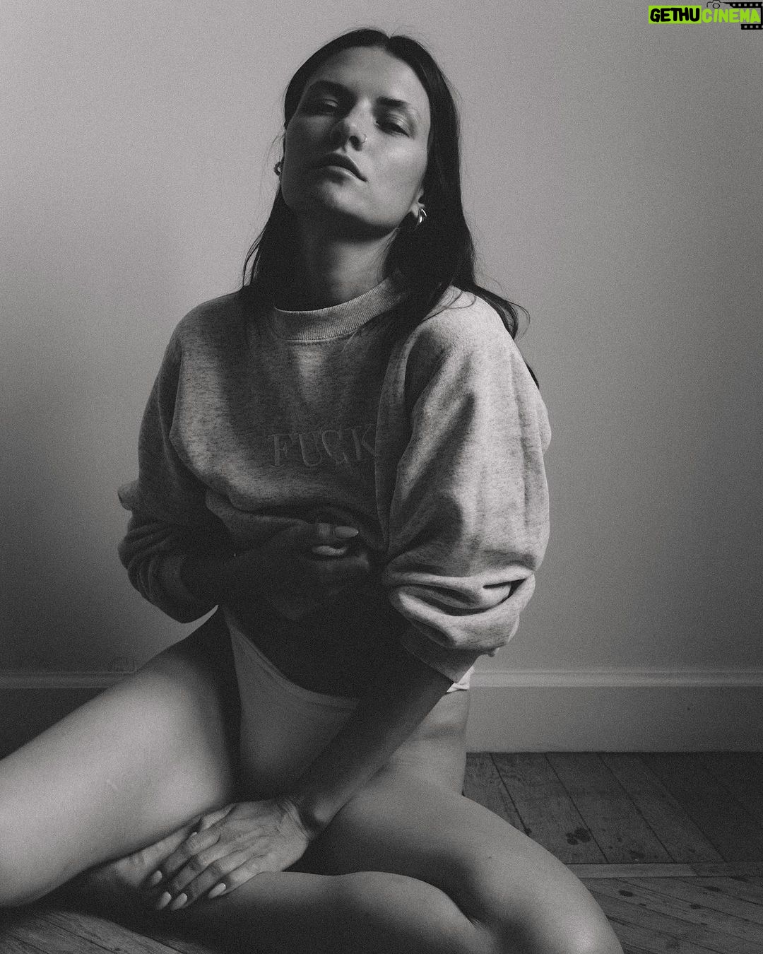 Yulia Kirillova Instagram - @polinandronova 🐚 Los Angeles, California