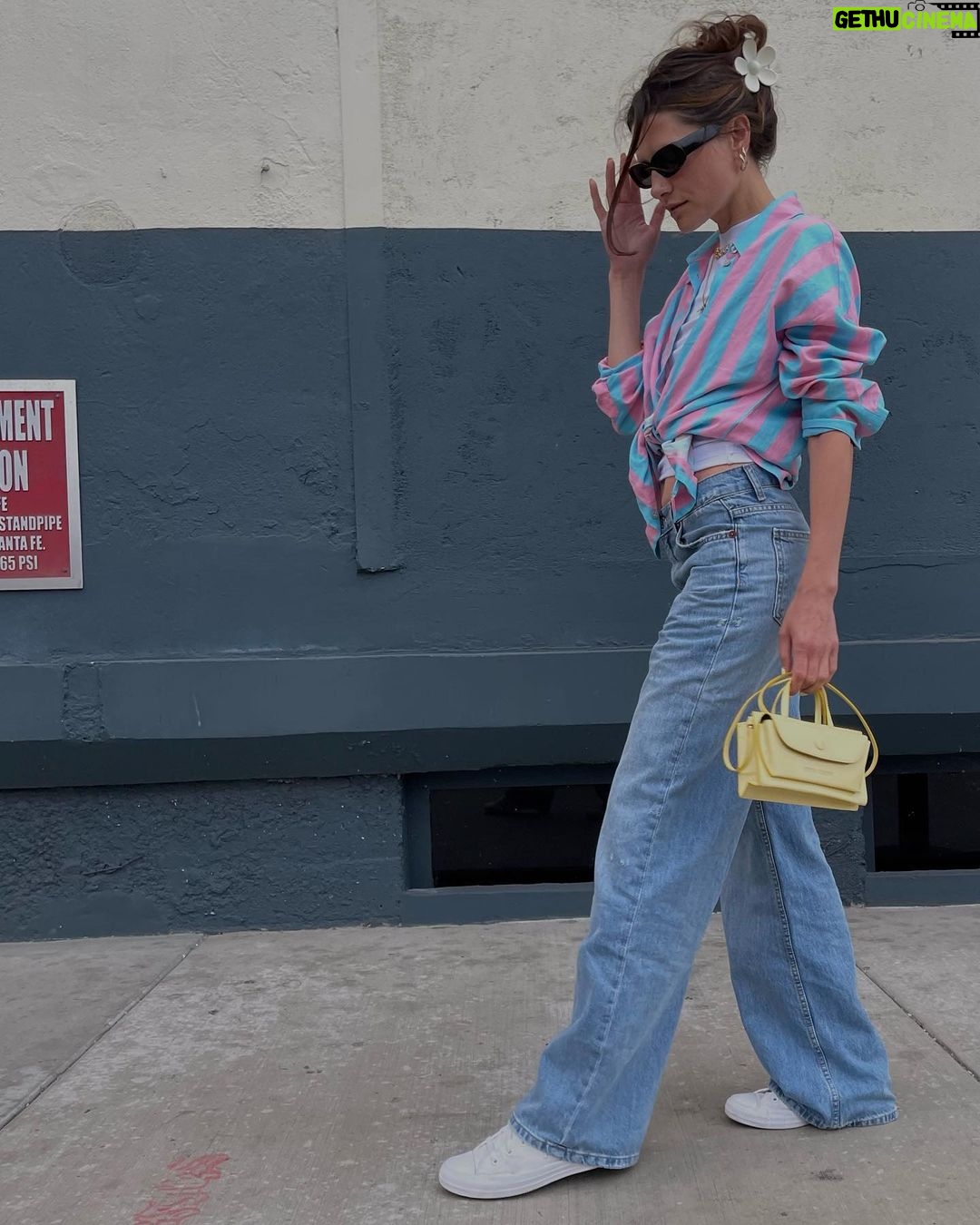Yulia Kirillova Instagram - no photos inside so abusing the outside soho wall 🙄 mucho grasias @el.delgadillo @klever for a casual bolognese & veuve clicquot friday ❤️ ph: @veronikagrechman 💋 Soho Warehouse