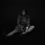 Yuliya Topolnitskaya Instagram - Недавно я была в фотостудии где нет фотографа ) Заходишь в чёрный кабинет,тебе выдают пульт,напротив зеркало и ты) Просто находишься наедине с собой)Это даже было приятное самолюбование ) Все снимки я сделала сама ) @uu.photostudio спасибо за некую медитацию и знакомство с самой собой 🤍🖤 Moscow, Russia