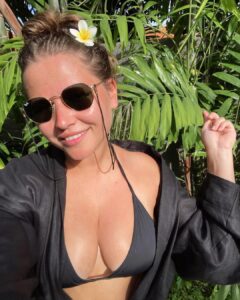 Yuliya Topolnitskaya Instagram - @igorchehov 🤍 Bali, Indonesia