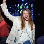 Yuliya Topolnitskaya Instagram - Вчера мы прилетели в Казань на открытие III международного фестиваля медиаискусств «НУР», знаменуемое стартом продаж лучшего жилого комплекса Казани «Savin Premier» @savin_city ✨ Вечер начался с эксклюзивной презентации, которую провел Илья Колунов @kolunov .Илья рассказал, что в Savin Premier будет рум-сервис, валет-паркинг, интуитивное приложение, специально спроектированный лифт и эксклюзивный аромат 😍 А потом мы очень много и вкусно ели)))) Наслаждались музыкой от Николы Мельникова и Эрики Лундмоен, всё это – на фоне светового шоу на стенах еще строящегося жилого комплекса 🙌🏻 Был супер вечер,я в восторге! Спасибо Казань и @gk_sadovoe_koltso 💙 Kazan, Tatarstan