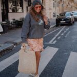 Yuliya Topolnitskaya Instagram – Планирую вот так вот вступить в 2024 год😎
Боже храни психологов,коучей,остеопатов,мануальщиков и массажистов шейно-воротниковой зоны 😂