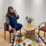 Yuliya Topolnitskaya Instagram - Как только мы начали ремонт, я сразу просмотрела всю мебель у @manualmodestore ,так как я их большой фанат) я давно подписана на страничку и сохраняла все понравившиеся мне модели! Прекрасный бренд , который делает супер стильную мебель! Мы заказали столики и обеденные стулья! По стульям ребята связались с нашим дизайнером @mariabendych и сделали именно то, что у нас было в проекте! Большое спасибо @manualmodestore за качество и быстрое производство! 🤍 У меня следующая цель-это заказать лежанку для Бублика (кто не знает,это моя собака)😊 #чехольницкиевремонте Moscow, Russia