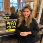 Yuliya Topolnitskaya Instagram – Черная Пятница в @goldapple – скидки до 70%! 
И только три дня будет действовать промокод ТОП на скидку 5 000 руб при покупке от 15 000 руб! 
У вас еще есть время успеть побаловать себя и купить подарки близким 😜 
 
Реклама. OОО «Екатеринбург Яблоко» 
ИНН:6670381056 Erid:LatgBXfTc