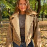 Yuliya Topolnitskaya Instagram - Это я наслаждаюсь тем ,что мне не надо ходить в школу,ездить на пары ))а я могу ездить к подруге на дачу,гулять в парке и просто красиво фоткаться) Вот она взрослая жизнь) Ладно малышня,не завидуйте)) я просто вам не рассказала об ипотеке на 30 лет😂 Look: @lime_official ✨ Moscow, Russia