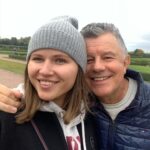 Yuliya Topolnitskaya Instagram - Папочка,сегодня ровно год как тебя нет рядом … Ты знаешь,весь этот год было очень тяжело,безумно Па!Но я очень стараюсь,правда!Каждую секунду я думаю о тебе,я бы все отдала сейчас за то,чтобы обнять тебя,прижаться к тебе,почувствовать твой запах,услышать твой голос и получить поцелуй на прощание,лишь бы хоть минутку я бы смогла поговорить с тобой,послушать как ты поешь песни,рассказываешь смешные истории из своего детства,читаешь стихи,кричать с тобой,когда твоя любимая футбольная команда забила гол,попросить совета и просто поделиться всем,что происходит со мной! мне так тебя не хватает,наших разговоров,мне так хочется услышать твой смех и очень долго смеяться над твоими шутками,почувствовать как ты убираешь мои слёзы своей рукой! Но я знаю,что ты всегда со мной и я чувствую это,Па!Я так сильно скучаю по тебе,по твоей улыбке,Па! Ты моё сердце и моя душа! И я безумно люблю тебя… Твоя Ю