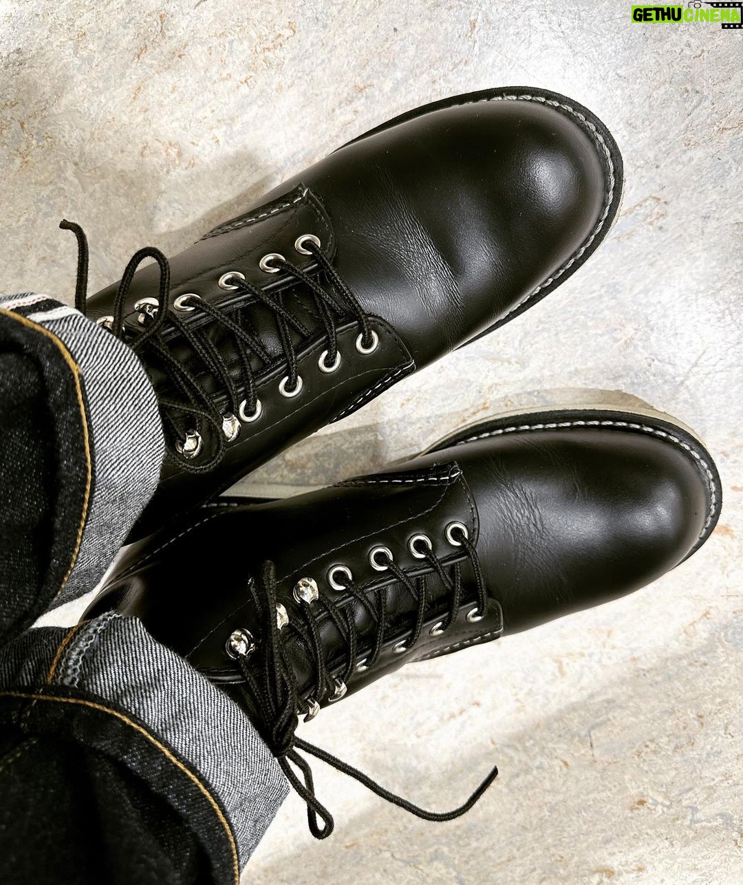 Yuma Uchida Instagram - 。 #最近のお供 #武道館も履いてったよ #育ててーのう #redwing #8165 #まだまだ #これから