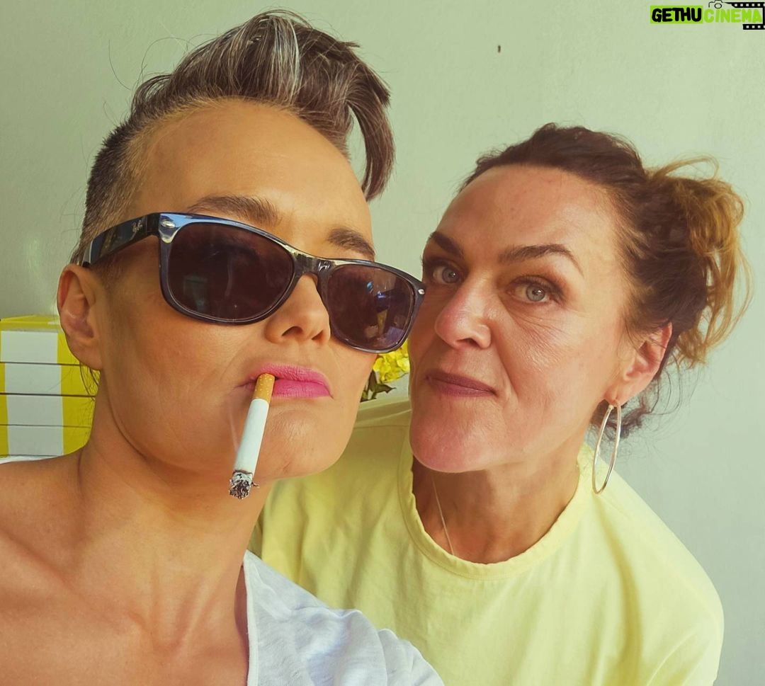 Yumi Stynes - 2.1K Likes - I don't smoke but I look fuckin smokin'
#prop