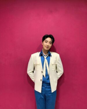 Yun Sung Instagram - 혼자하는 첫 음악방송 ! 떨렸지만 무사히 잘 마쳤습니다☺️ 가야한다면 잘들으셨나요?!
다행히 든든하고 멋진 형이 있어 외롭지 않았어요ㅋㅋ😁 

#황윤성 #가야한다면 #영웅이형1위축하해요💗 #건행😊ㄱ