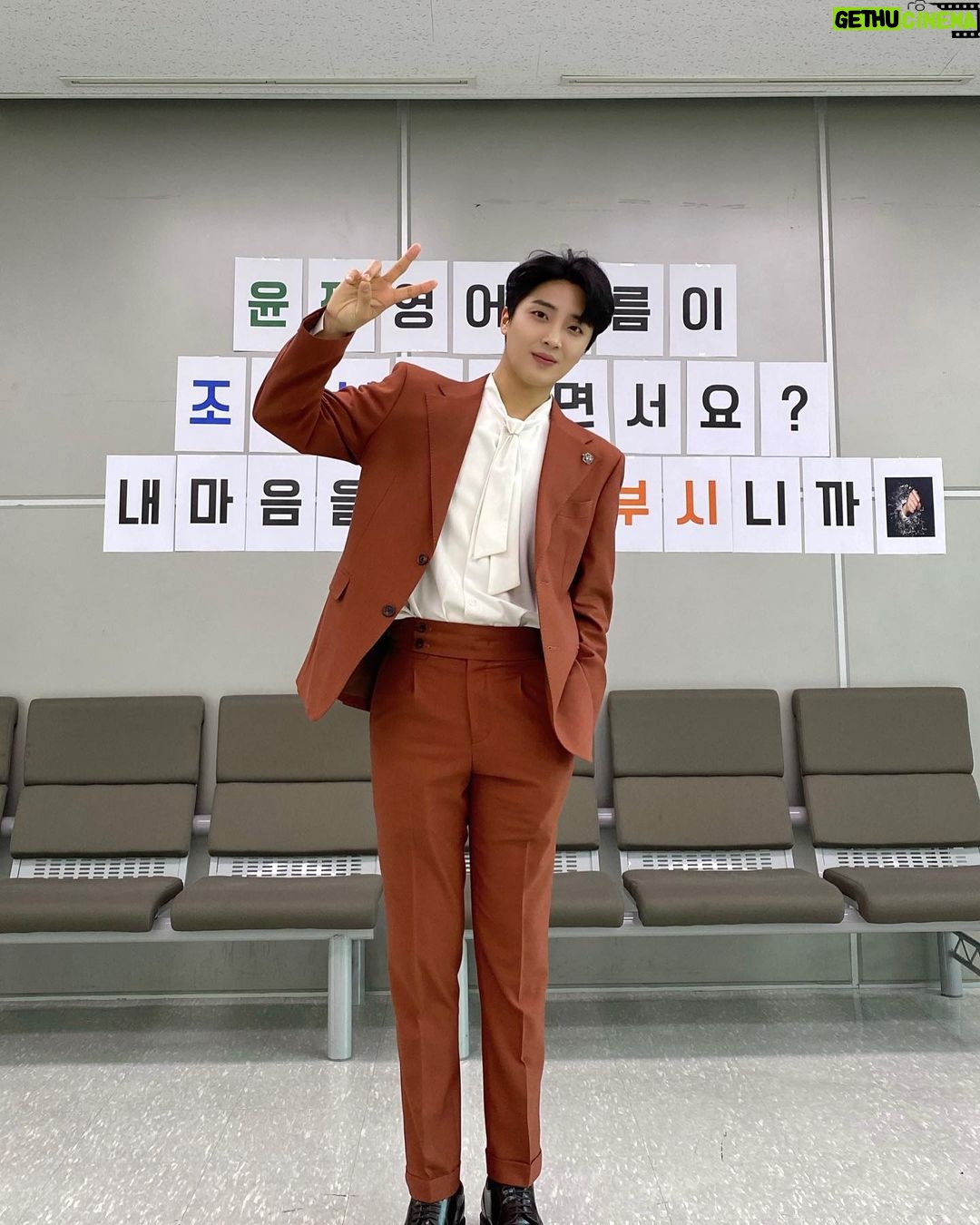 Yun Sung Instagram - 감동의 인증샷 ☺️🤍 더트롯쇼 덕분에 어제 하루 참좋은날! 이었습니다💗 감사합니다!!!