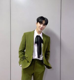 Yun Sung Instagram - 늦었지만 생일 축하해주신분들 너무너무 감사합니다 덕분에 행복한 하루였어요!🤍🤍🤍