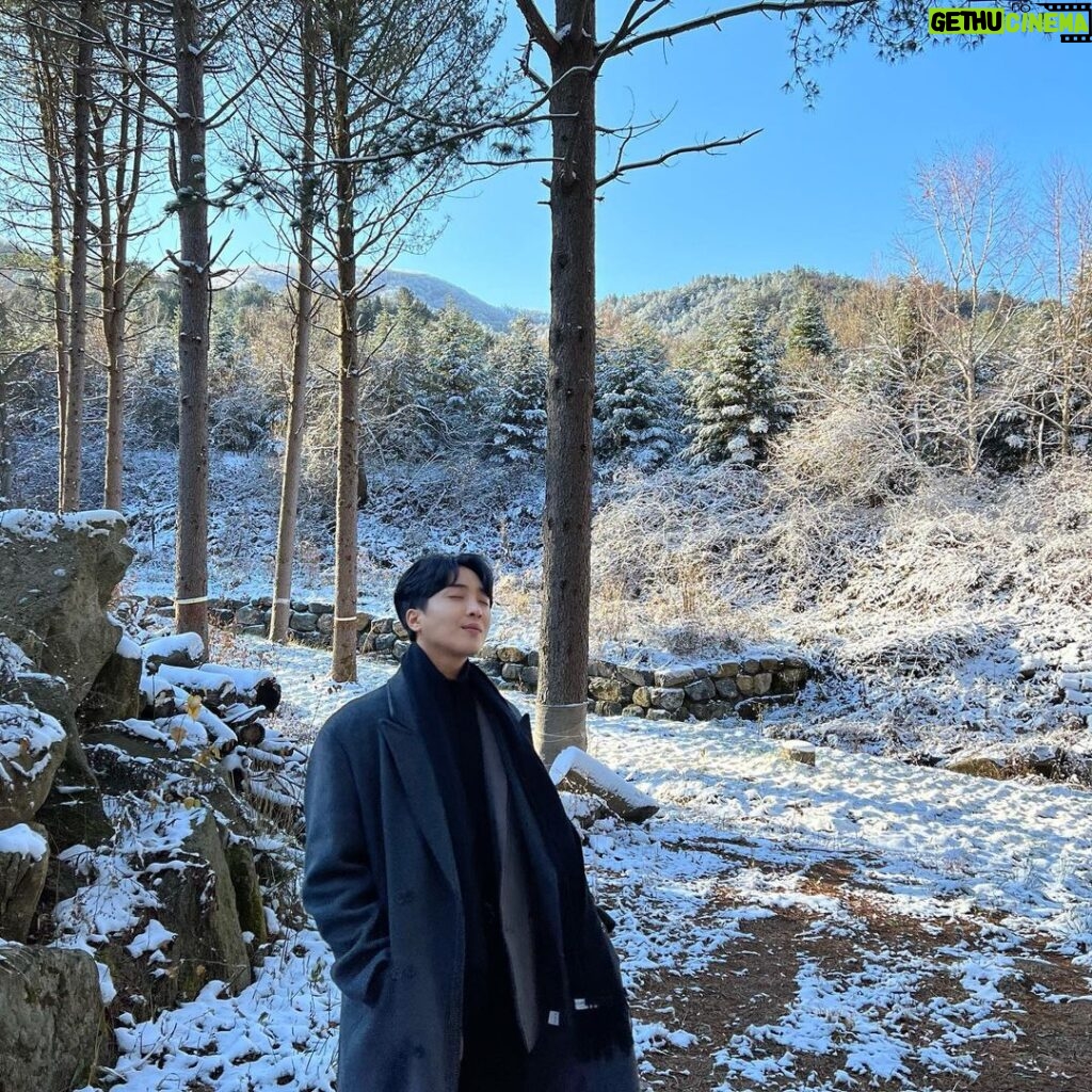 Yun Sung Instagram - 드뎌 첫눈 봤다🤍