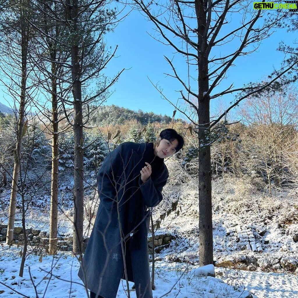 Yun Sung Instagram - 드뎌 첫눈 봤다🤍