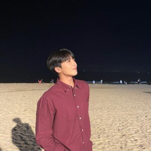 Yun Sung Instagram - 해운대 밤바다 ♥️