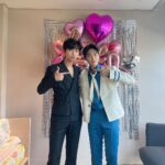 Yun Sung Instagram - 혼자하는 첫 음악방송 ! 떨렸지만 무사히 잘 마쳤습니다☺️ 가야한다면 잘들으셨나요?! 다행히 든든하고 멋진 형이 있어 외롭지 않았어요ㅋㅋ😁 #황윤성 #가야한다면 #영웅이형1위축하해요💗 #건행😊ㄱ