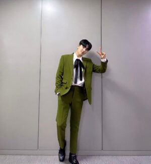 Yun Sung Instagram - 늦었지만 생일 축하해주신분들 너무너무 감사합니다 덕분에 행복한 하루였어요!🤍🤍🤍