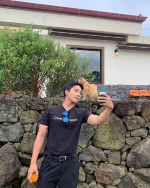 Yun Sung Instagram - 제주도 🍊💗🥹