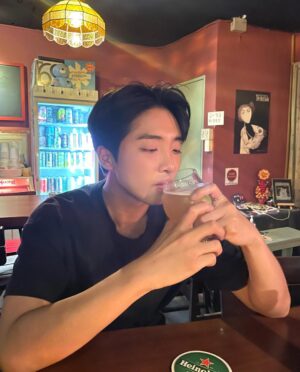 Yun Sung Instagram - 추억의 노래 😊🥹