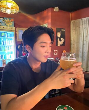 Yun Sung Instagram - 추억의 노래 😊🥹