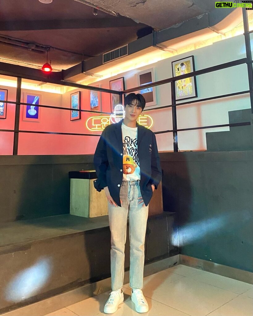 Yun Sung Instagram - 월요일 저녁 8시에 Kstar 도원차트에서 만나요!😁💗 뿅!