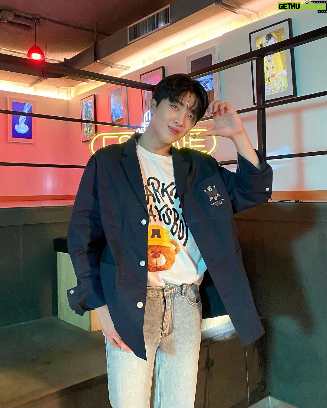 Yun Sung Instagram - 월요일 저녁 8시에 Kstar 도원차트에서 만나요!😁💗 뿅!