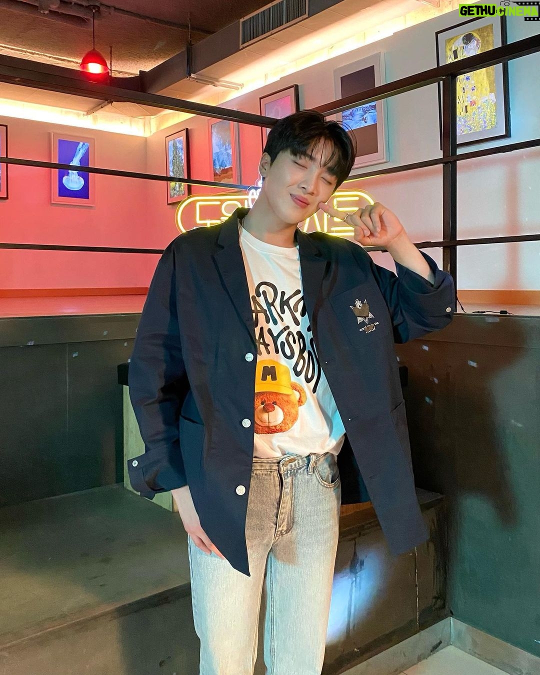 Yun Sung Instagram - 월요일 저녁 8시에 Kstar 도원차트에서 만나요!😁💗 뿅!